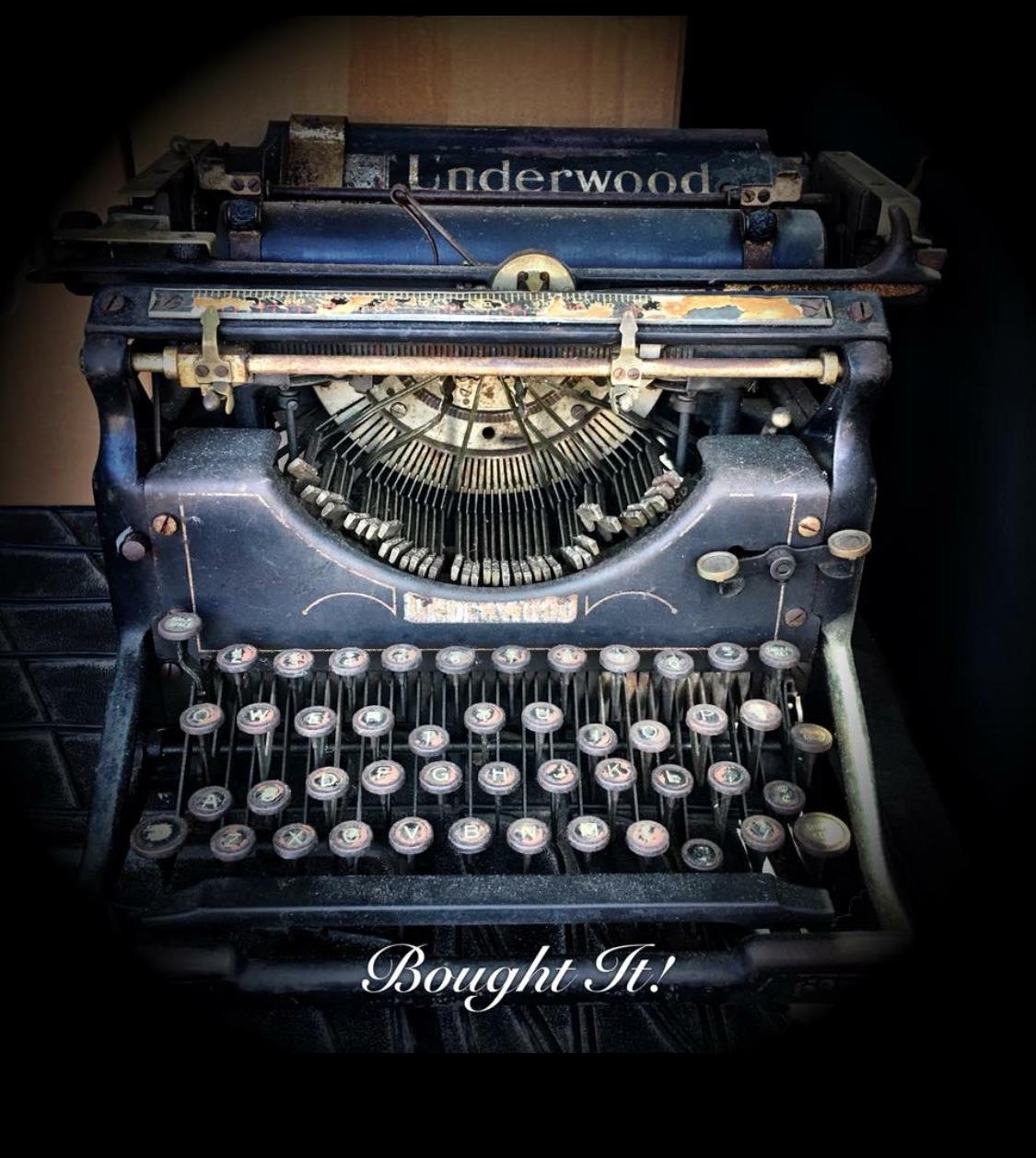 Vintage typewriter from early 1900's